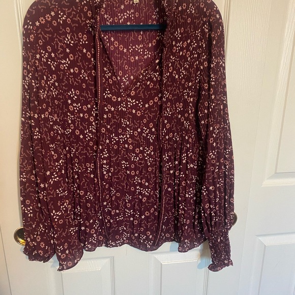 Max Studio Red Ruffled V-Neck Blouse - Picture 3 of 7